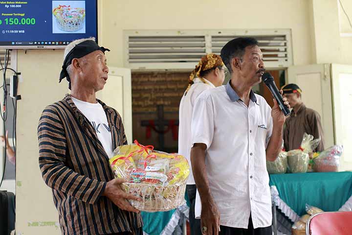 galeri, Riyaya Unduh-Unduh Tahun 2024 di GKJ Induk, gereja kristen jawa, gkj, gkj baki, gereja kristen jawa baki, baki, sukoharjo, gkj klasis sukoharjo, klasis sukoharjo, klasis, sinode gkj, sinode 